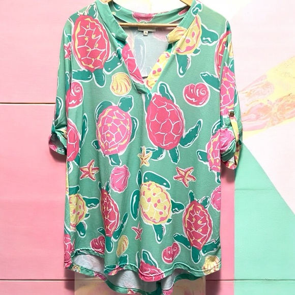 Simply‎ Southern Green/Pink Sea Turtle Print V-neck Tunic Top - Picture 1 of 5